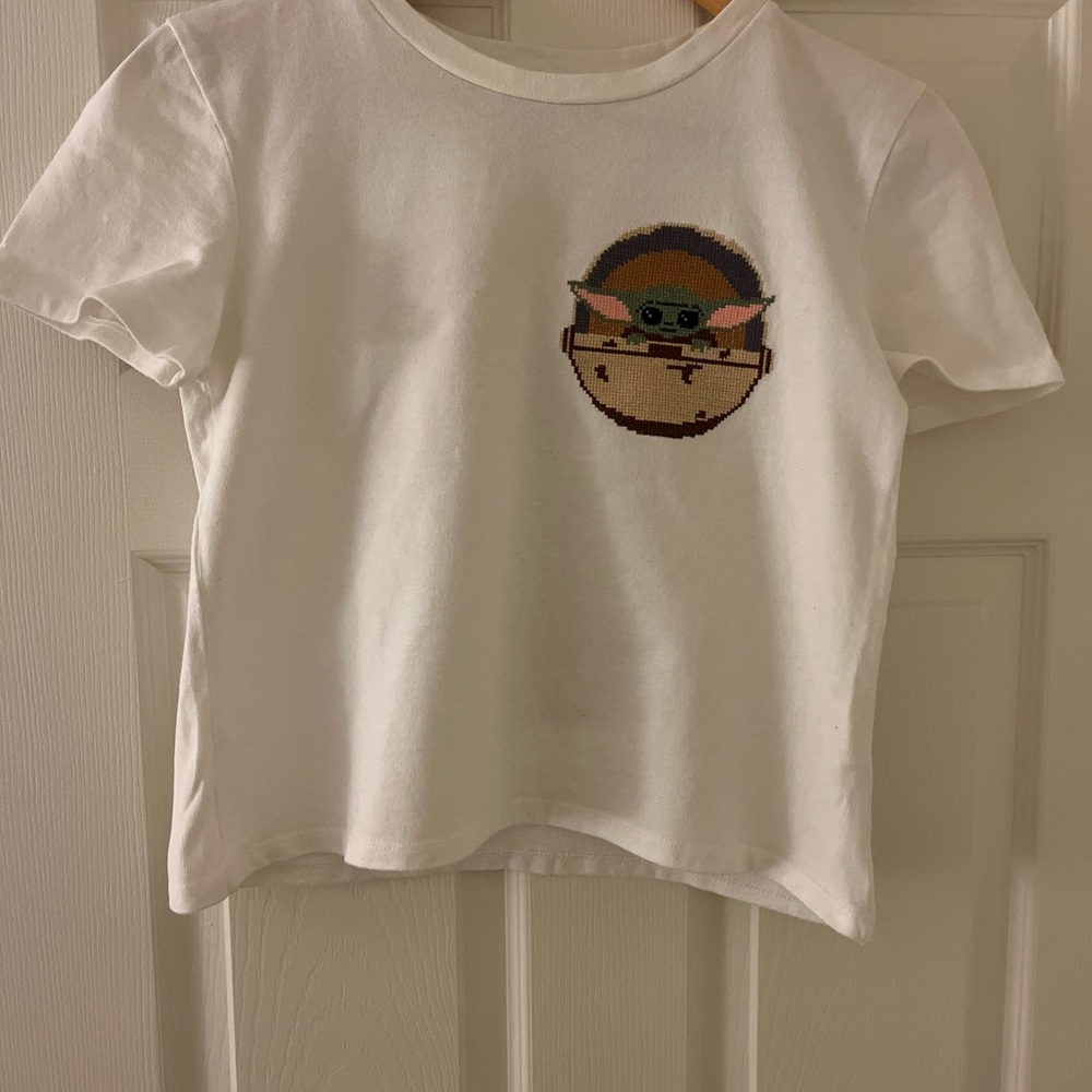 Zara Star Wars White Tshirt with embroidered baby Yoda